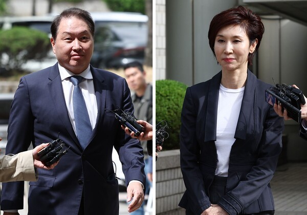 최태원 SK 회장과 노소영 아트센터 나비 관장이 4월 16일 오후 서울 서초구 서울고등법원에서 열린 이혼 소송 항소심 공판에 출석하고 있다.[사진=연합뉴스]