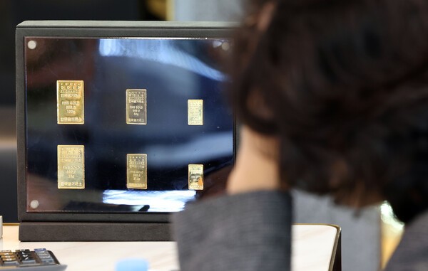 [오늘의 금값시세] 순금 한돈 81만 9천 원…은·백금 동반 하락 / 사진=연합뉴스