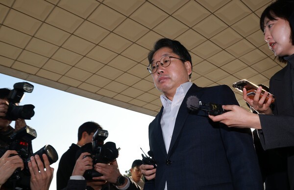 '묵묵부답' 출근하는 노만석 검찰총장 직무대행