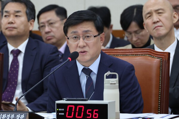 화력발전 대체계획 관련 답변하는 김성환 기후 장관