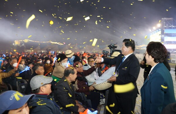 고흥 유자축제 나흘간 30만 명 방문, 210억 경제효과... 공영민 군수 "군민과 관광객이 함께 이룬 성과, 지속가능한 축제로 발전시킬 것"