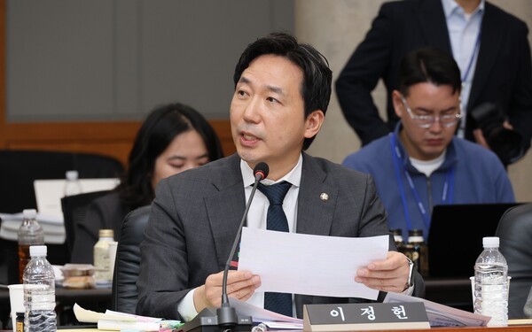 질의하는 이정헌의원