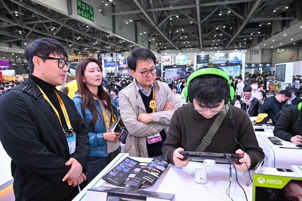 ‘게임의 미래는 이용자 현장에’…방준혁, 지스타 2년 연속 방문해 유저와 소통 / 사진=넷마블