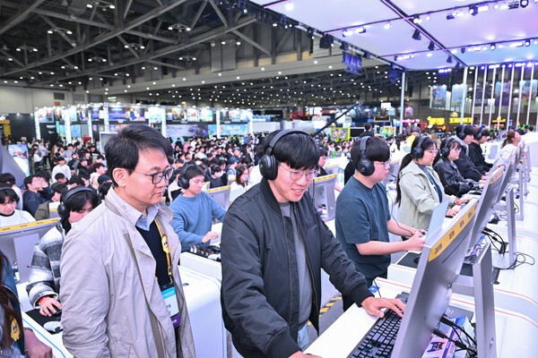 ‘게임의 미래는 이용자 현장에’…방준혁, 지스타 2년 연속 방문해 유저와 소통 / 사진=넷마블