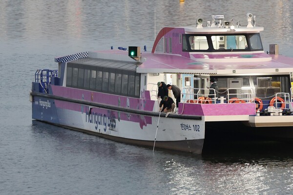 한강버스 사고 두고 정치권 공방 격화…민주당 "전시행정 책임" vs 오세훈 "정치공세 유감" / 사진=연합뉴스