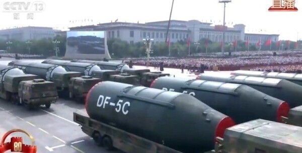 중국 전승 80주년 열병식에 등장한 '동펑' 미사일[사진=중국CCTV캡처]