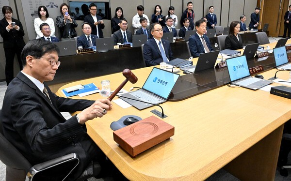 ‘집값·대출·환율 여전히 불안’…한은 기준금리 동결 전망에 쏠린 관심 / 사진=연합뉴스