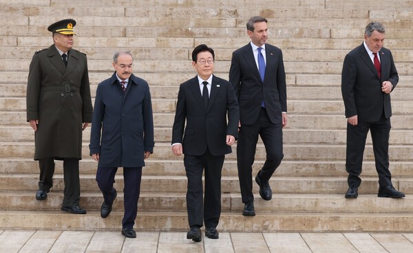 이재명 대통령, 튀르키예 국부 묘소 참배