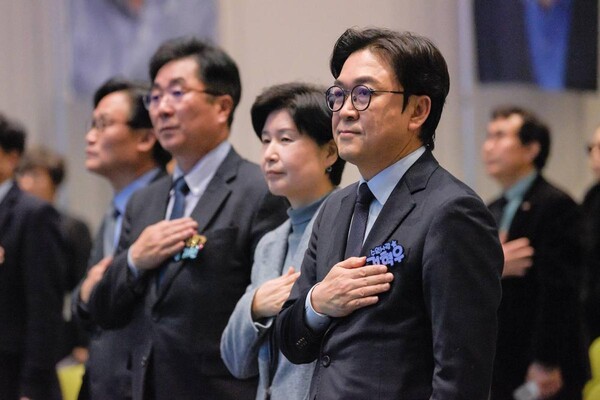 권혁우, 출판기념회 성황리에 마무리...‘큰 새는 바람을 거슬러 난다’