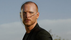 코로나 시대의 이색 패션 아이템 '뷰 쉴드'