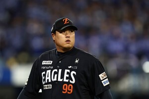 [한국시리즈 LG1: 한화0] 류현진 19년 만의 등판…한화 반격의 불씨될까