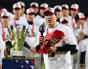 LG 트윈스, 2년 만에 KS 왕좌 탈환…김현수 맹타에 ‘V4’ 완성