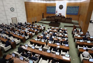 ‘미래 투자냐 포퓰리즘이냐’…예산안 놓고 여야 정면충돌