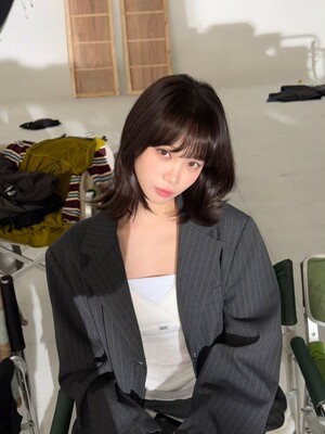 김채원, 단발 여신의 훈훈한 숏핑…W컨셉 화보 공개