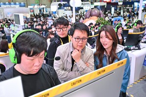 ‘게임의 미래는 이용자 현장에’…방준혁, 지스타 2년 연속 방문해 유저와 소통