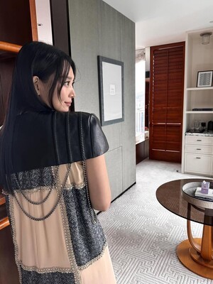 신민아, ‘재혼황후’ 제작발표회 비하인드 공개…단아한 드레스 자태 눈길