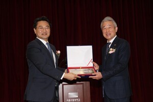 ‘전문경영인 대상’ 영예…강호동 “농업·농촌 혁신, 사회적 책임 넓힌다”