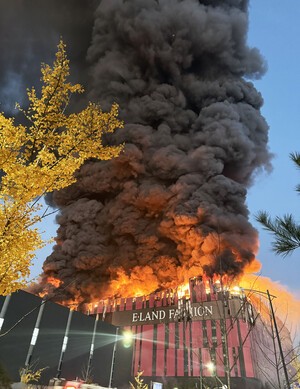 천안 이랜드 물류센터 화재 사흘째... 완진까지 '최대 일주일' 전망