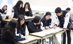 수능 국어 17번, 포항공대 교수 정답 없다 주장…“지문 논리상 3번은 오답”