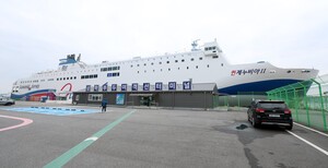 신안 해역서 여객선 좌초 사고..."뉴스 보다가 조타 시점 놓쳐" 일등항해사·조타수 긴급체포